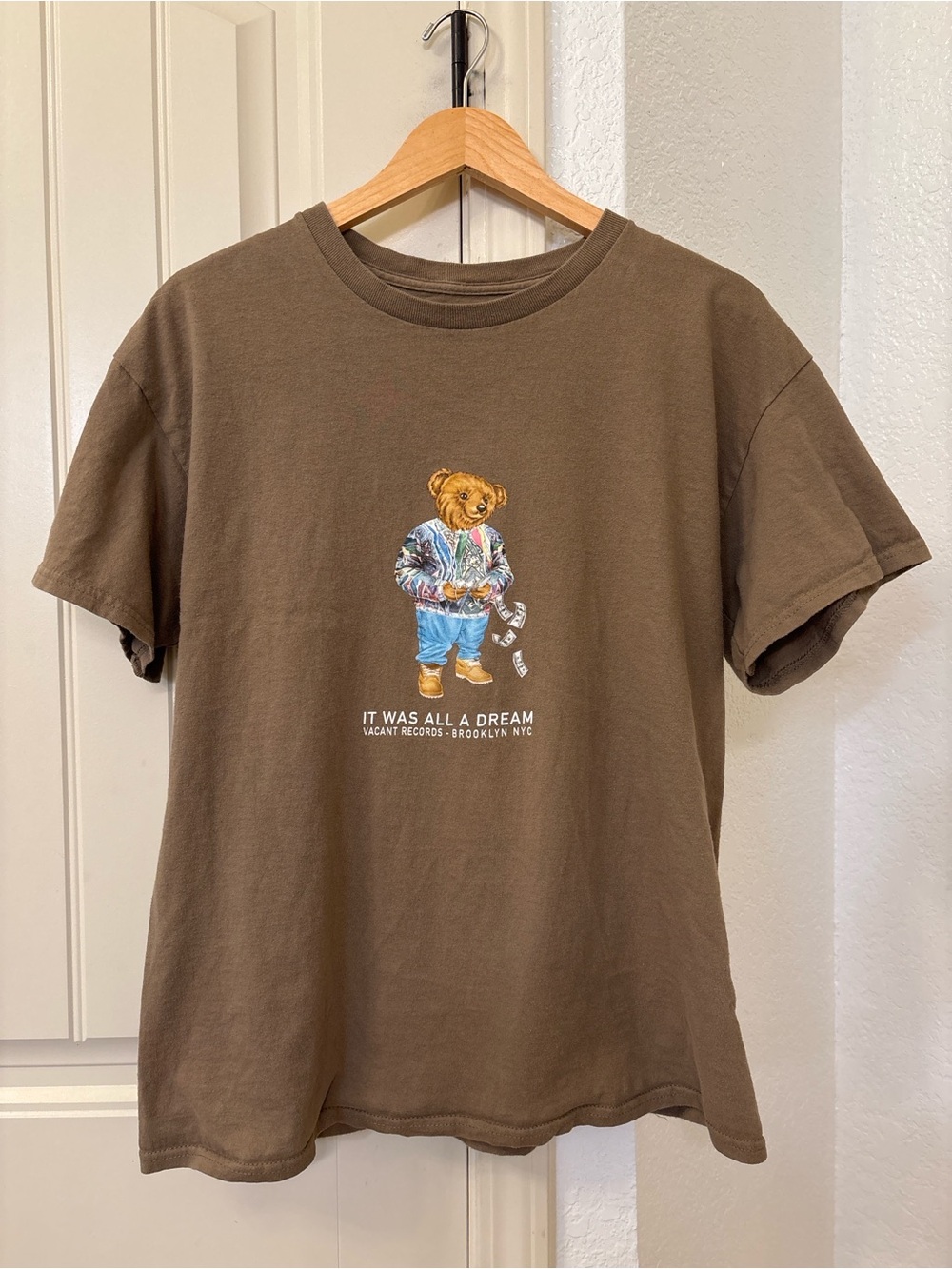 Pretty Vacant It Was All A Dream Bear Graphic‎ T-Shirt L Brown Biggie Inspired